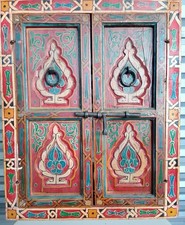 Fenêtre décorative en bois