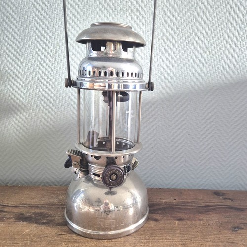 Ancienne lampe pression - à,
