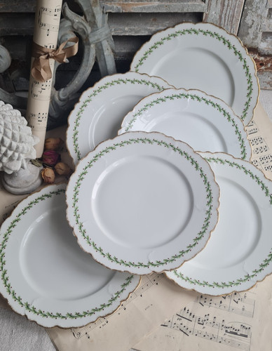 Anciennes assiettes plates - ,