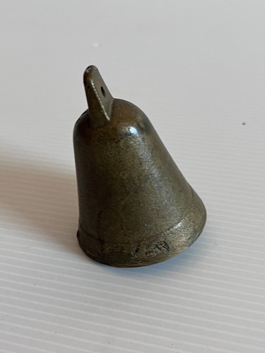 Ancienne petite cloche - ancienne,