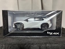 Voiture miniature à l'échelle 1/30. à vendre. New bZ4X.