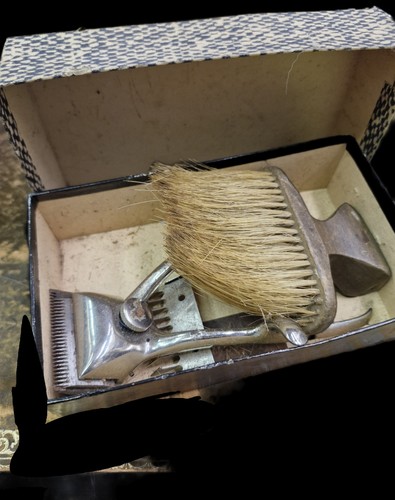 Ancienne boite avec materiel - ancienne,