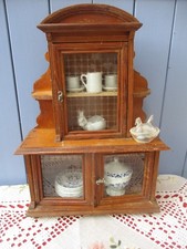 ancien meuble de poupée