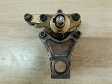 UN ETRIER DE FREIN ARRIERE