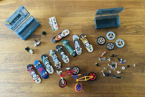 Tech deck finger - deck,
