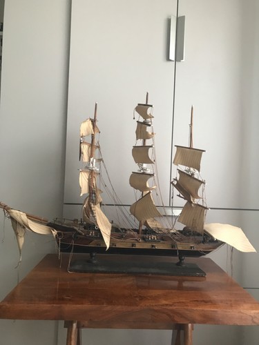 Maquette bateau fregate à - de,