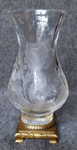 Vase aux lys - lys, (l'escalier