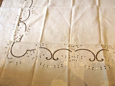 Ancienne Nappe richement brodée main fil de lin monogrammée linge de maison