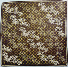 Magnifique foulard  monogramme
