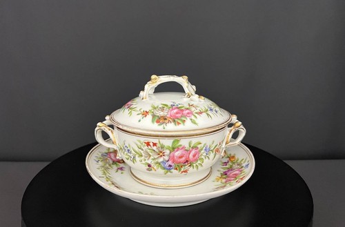 Saucière ancienne couverte