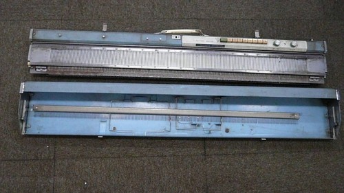 Brother knitting machine - knitting,