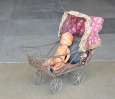 Vintage Bébé Fille Assis En