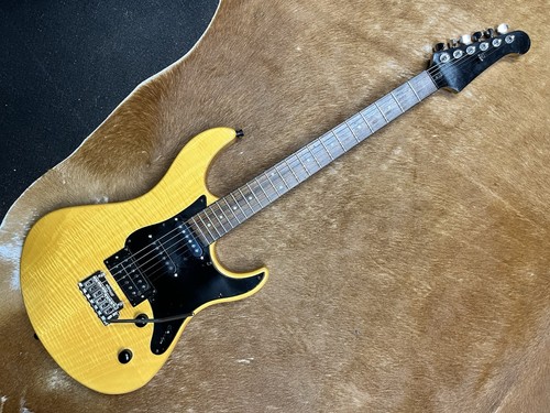 Yamaha pacifica 812w custom - yamaha,