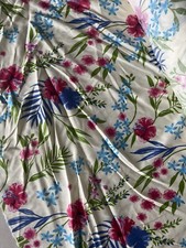 Tissus Blanc Fleuri pour robes…  3m - 1m74 - Très bon qualité - Prix Liquidation