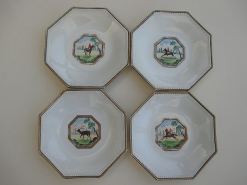 Soucoupes peintes par - 4,
