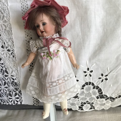 Robe bonnet poupée - robe, et