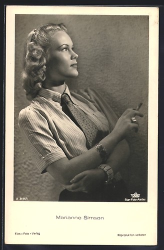Actrice marianne simson posant - actrice,