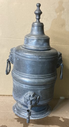 Ancienne fontaine eau vin - fontaine, À
