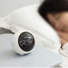 R??veil pour enfant avec expressions engageantes et commandes tactiles