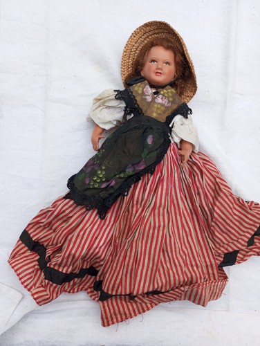 Grande poupee costumee petit - poupee,
