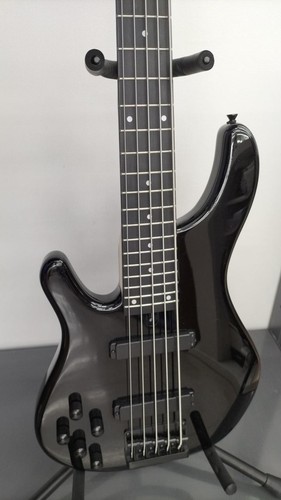 Guitare basse électrique