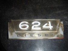 IH FARMALL  624 DIESEL EMBLEM