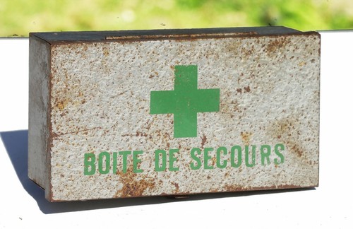 Boîte secours métal - de, en