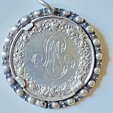 Ancienne médaille pendentif