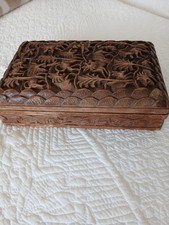 Ancienne Boîte en Bois Sculptée