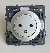 Prise 2P+T affleurante Legrand