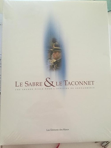 Sabre taconnet une - le, le
