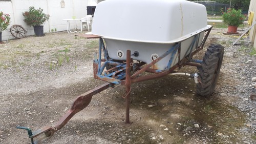 Tonne eau sur - a, remorque