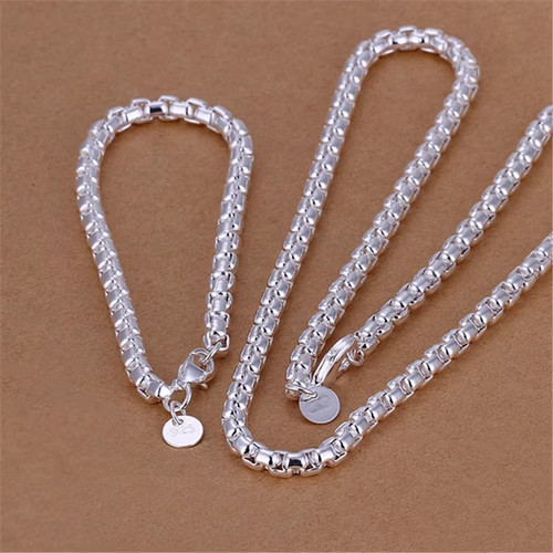 Ensemble bijoux pour - de,