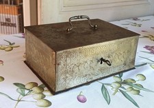Ancien Petit Coffre en métal