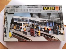 Décoration de quai de gare-HO-FALLER 120186