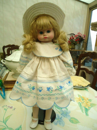 Poupee porcelaine mundia - poupee,