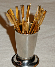 BEAU PORTE PIQUES -CURE DENT