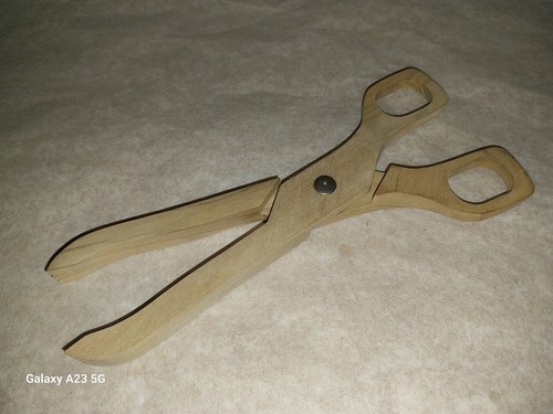 Pince cornichons bois - a,
