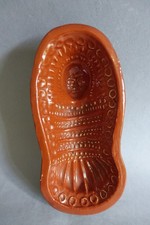 Poterie Werhling Soufflenheim Alsace petit moule à décor d'un poupon emmailloté