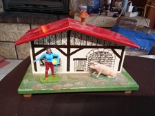 Ancienne tirelire forme chalet