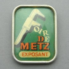 Badge, brooch. Metz Fair (50s?), Exhibitor. Wrench, English.