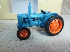 1 tracteur agricole  HO ou OO