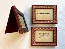 LOT 3 ÉTIQUETTES ANCIENNES DE BIBLIOTHÈQUE EN CUIR ROUGE 19e LIVRES BIBLIOPHILIE