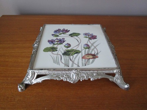 Dessous plat ancien en - dessous,