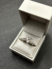 belle bague argent massif avec pierres blanc