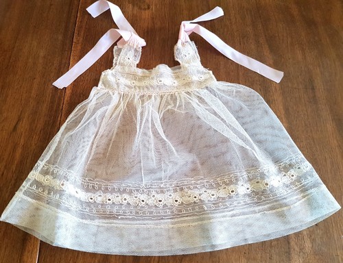 Poupée robe de - -,