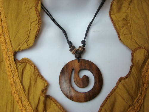 Collier avec pendentif - , spirale