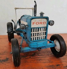 Modèle réduit de tracteur -