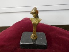 buste de femme en bronze sur