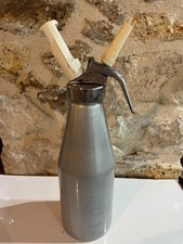 B12-Ancien Siphon à Crème